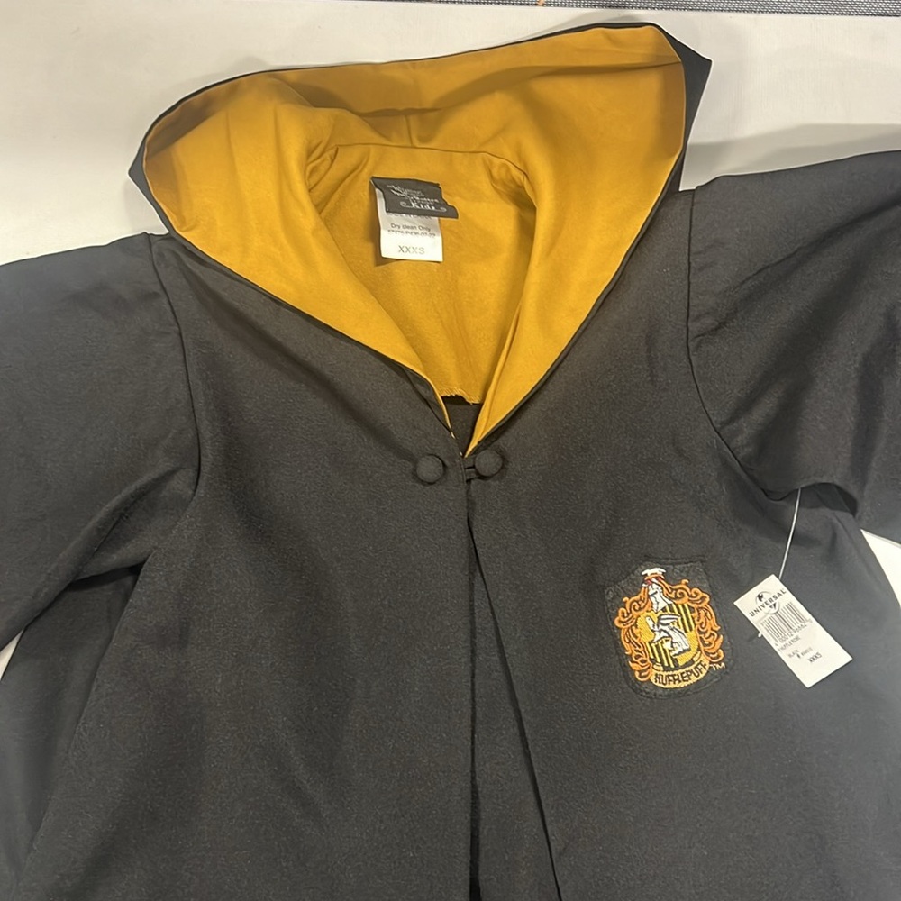 Hufflepuff Robe Size XXXS RARE - Picture 4 of 10